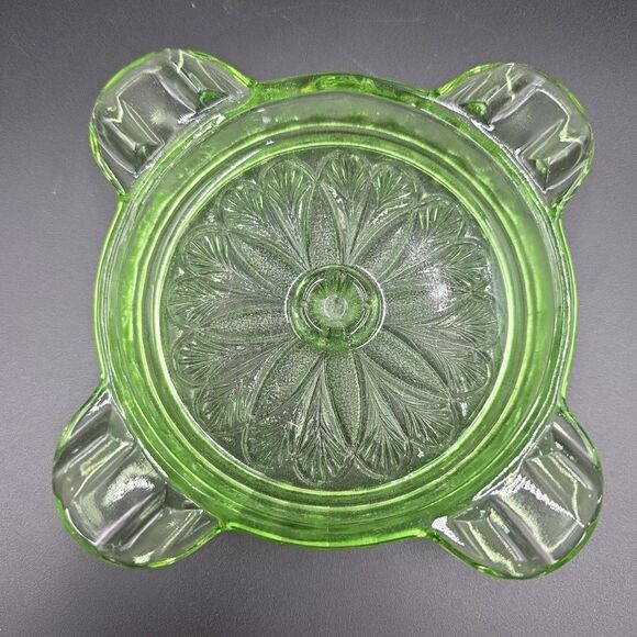 Jeanette Sunflower Ashtray Vaseline Glass Uranium 5" Green With Snuffer 1930s - Picture 2 of 9